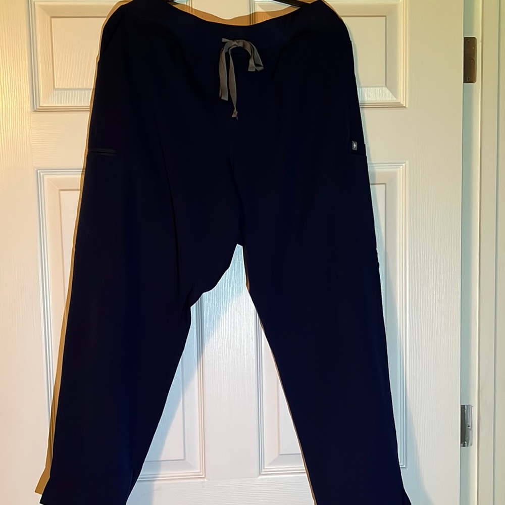 Figs Women's Navy Yola™